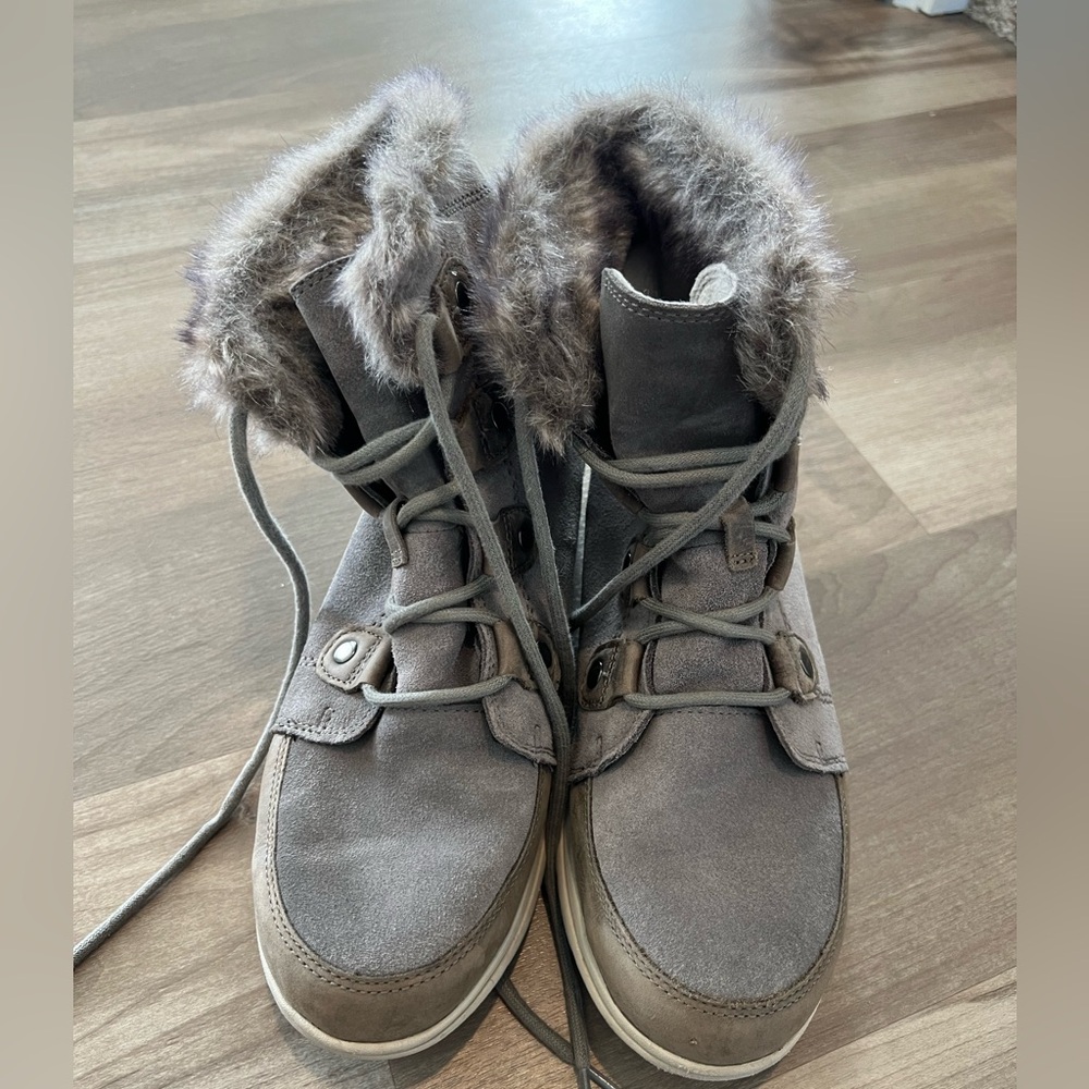 Sorel Women's Gray Fur-Trimmed Winter Boots